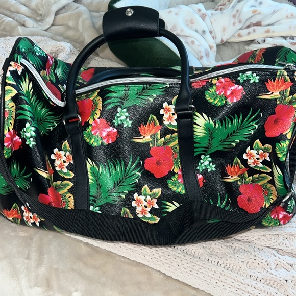 Bebe Duffle Weekender Bag - Picture 2 of 4